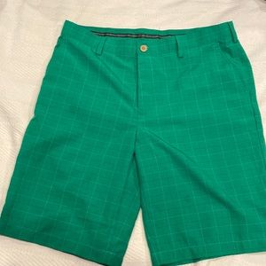 Izod Kelly green golf shorts